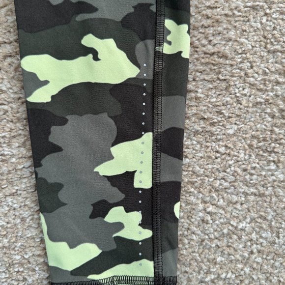 LuluLemon Swift Speed HR Tight 28": Camo - Picture 3 of 7